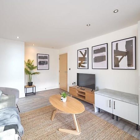A Stylish Apartment With Parking In Preston Preston  Esterno foto